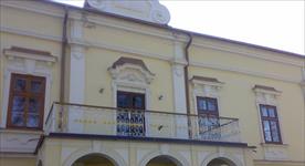 Zámek Těšany - nátěr historické mříže balkonu a fasády PAULIN